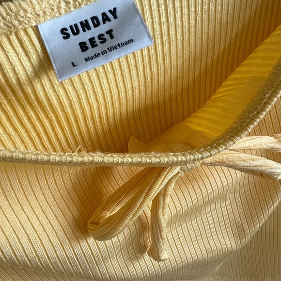 Yellow tee - Picture 2 of 2